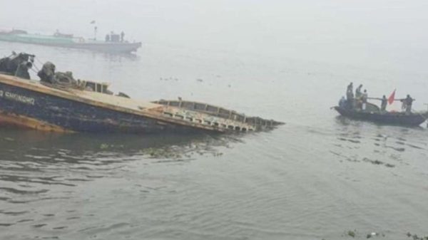 লঞ্চের ধাক্কায় বাল্কহেড ডুবি, দুজনের লাশ উদ্ধার
