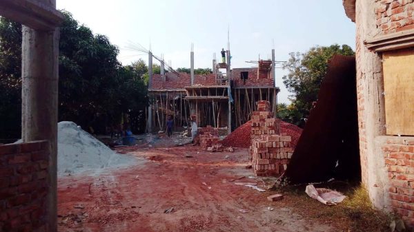 সিরাজদিখানের চিত্রকোর্টে আদালতের অস্থায়ী নিষেধাজ্ঞা অমান্য করে ভবন নির্মাণের অভিযোগ