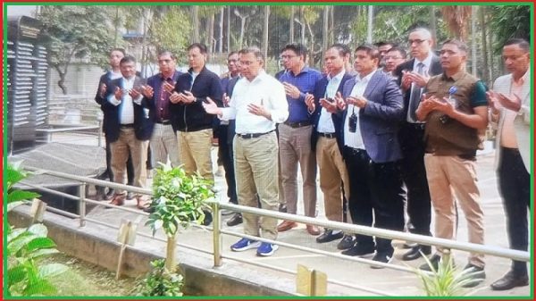 পিলখানা ট্র্যাজেডিতে শহীদ সেনা কর্মকর্তাদের কবর জিয়ারত করলেন তারেক রহমান