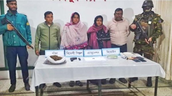 দৈনিক সময়ের আওয়াজে সংবাদ প্রকাশের পর মাদক সম্রাজ্ঞী শাহজাদীর সাম্রাজ্যে হানা: পল্লবীতে অস্ত্র ও মাদকসহ গ্রেফতার ৪