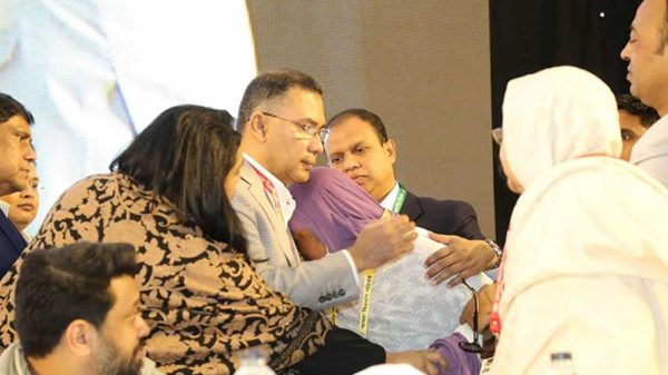 গুম হওয়া পরিবারের আর্তনাদে কাঁদলেন তারেক রহমান