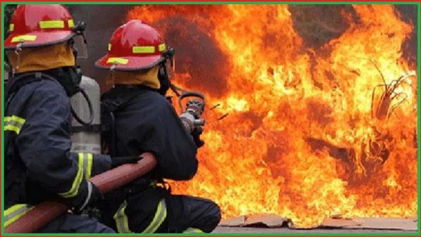 এবার রাজধানীতে নাজিরা বাজারে জুতার কারখানায় ভয়াবহ আগুন