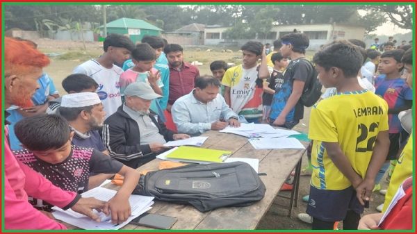 গোয়ালন্দ ফুটবল একাডেমী পরিদর্শনে বাফুফের ফুটবল কোচ আলতাফুল হক 