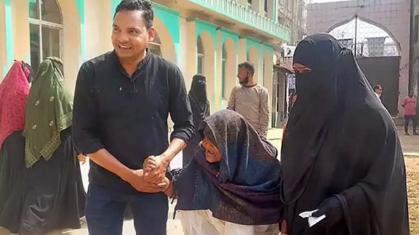 ভোট দিতে পেরে খুশি শতবর্ষী জুবাইদা খাতুন