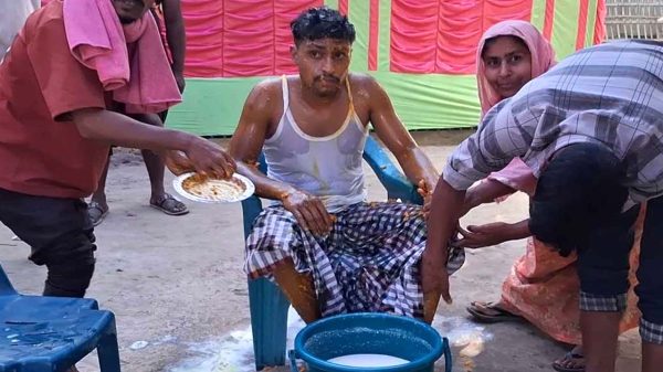 একে একে ছেড়ে গেলেন ৩ স্ত্রী, দুধ দিয়ে গোসল করে ‘ব্যাচেলর’ থাকার ঘোষণা আনোয়ারের!