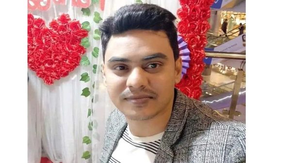 সন্তানের সামনে নির্যাতন,পরকীয়া আর যৌতুকের বলি গৃহবধূ
