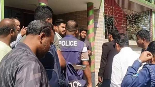 চাঁদপুরে ঘরে বৃদ্ধার মরদেহ, পুত্রবধূকে হাত-পা বাঁধা অবস্থায় উদ্ধার 