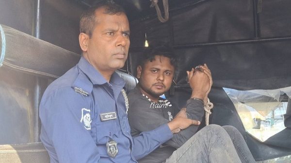 ডিভোর্সের পরও রক্ষা পেলেন না প্রিয়তা, সাবেক স্বামীর ছুরিকাঘাতে মৃত্যু