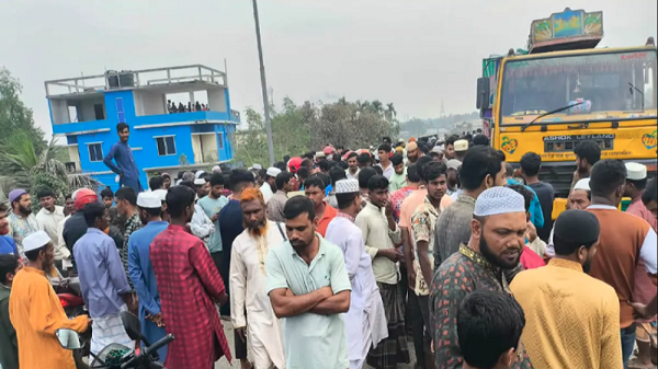 জামালপুরে ট্রাকচাপায় বাবা-ছেলের মৃত্যু, মহাসড়ক অবরোধ
