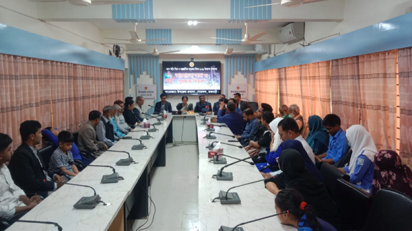 গোয়ালন্দে শ্রদ্ধা আর ভালোবাসায় বায়ান্নর ভাষা শহীদদের স্মরণ