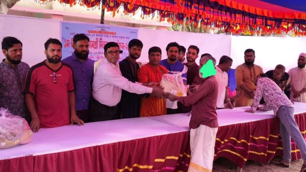 রাজবাড়ীতে স্বপ্ন ফাউন্ডেশনের উদ্যোগে ৮০ পরিবারের মাঝে ঈদ সামগ্রী বিতরণ