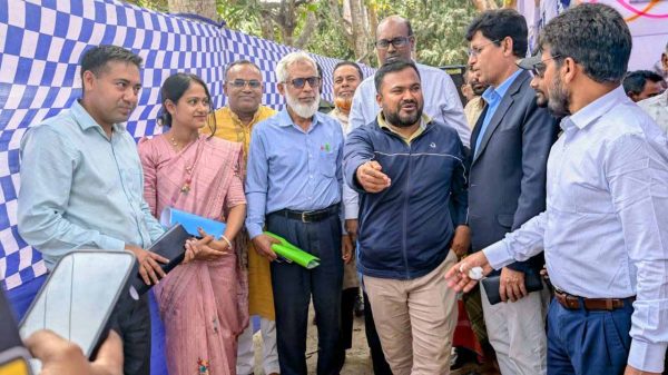 গোয়ালন্দে কৃষি অধিদপ্তরের মহাপরিচালকের সাথে কৃষি উদ্যোক্তা হুমায়নের সৌজন্য সাক্ষাত