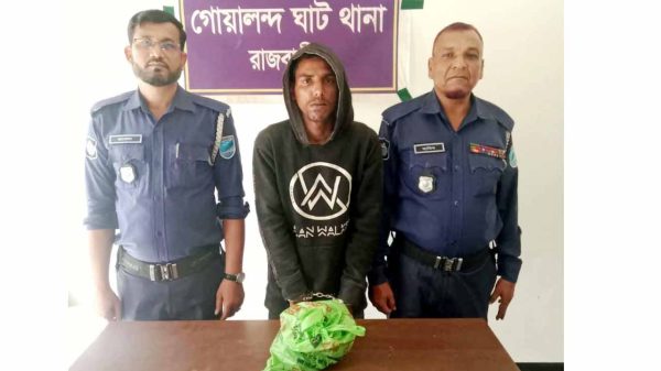 গোয়ালন্দে বৈদ্যুতিক চোরাই মালামাল সহ গ্রেফতার-১