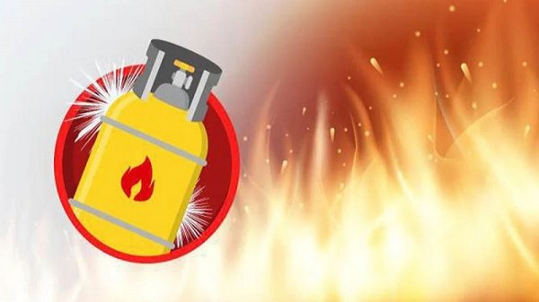 মোহাম্মদপুরে প্রাইভেট কারের গ্যাস সিলিন্ডার বিস্ফোরণে দগ্ধ ৮