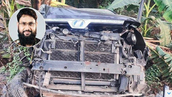 গাড়িতে ট্রাকের ধাক্কা, অল্পের জন্য বেঁচে গেলেন এমপি আতিক মোজাহিদ