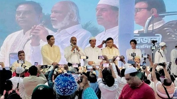 বিএনপি ক্ষমতার জন্য নয়, জনগণের জন্য রাজনীতি করে: মঈন খান