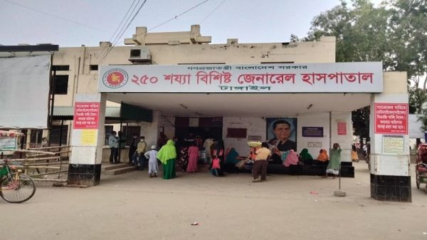 টাঙ্গাইল হাসপাতালে মাথায় অক্সিজেন সিলিন্ডার পড়ে রোগীর মৃত্যু