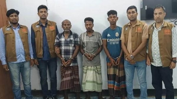 নওগাঁয় এক পরিবারে চার খুন: বাবা-ছেলের পরিকল্পনায় হত্যা, গ্রেপ্তার ৩