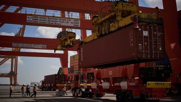 জ্বালানি সংকটে গভীর চাপের মুখে বৈশ্বিক অর্থনীতি