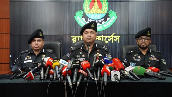 চালক ও ছিনতাইকারী চক্রের হাতে কাস্টমস কর্মকর্তা খুন, গ্রেপ্তার ৫