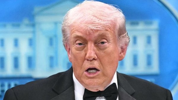 হরমুজ প্রণালি খুলে দিতে অনুরোধ করেছে ইরান, দাবি ট্রাম্পের