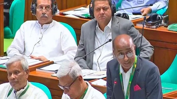 গণভোটে জামায়াতের অবস্থান 'আধা প্রেম, আধা প্রতারণা': আইনমন্ত্রী