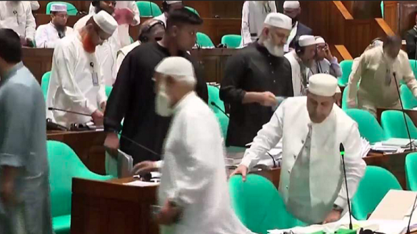 সংসদ অধিবেশন থেকে ফের ওয়াকআউট বিরোধী দলের