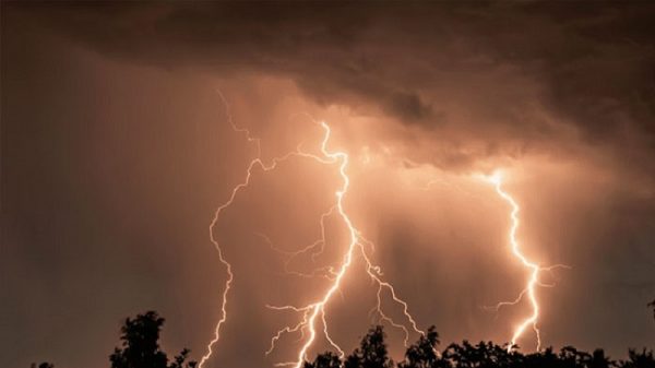 পাবনায় বজ্রপাতে ২ কৃষকের মৃত্যু, আহত ২