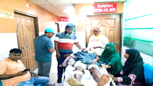 নবাবগঞ্জে বিএনপি নেতা ও বৃদ্ধ শাশুড়িকে নৃশংসভাবে কুপিয়ে জখম