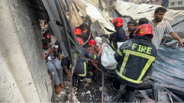 কেরাণীগঞ্জে লাইটার কারখানায় আগুন: পাঁচজনের মরদেহ উদ্ধার