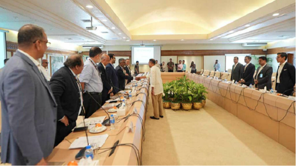 প্রধানমন্ত্রীর সঙ্গে ব্যবসায়ীদের বৈঠক, বিনিয়োগে বাধা দূর করার আশ্বাস