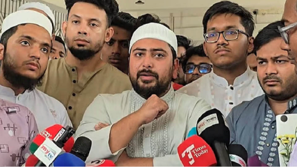 সংস্কার রক্ষায় ইইউনূসসহ সাবেক উপদেষ্টাদের রাজপথে নেমে আন্দোলনে যোগ দেওয়ার আহ্বান নাহিদের