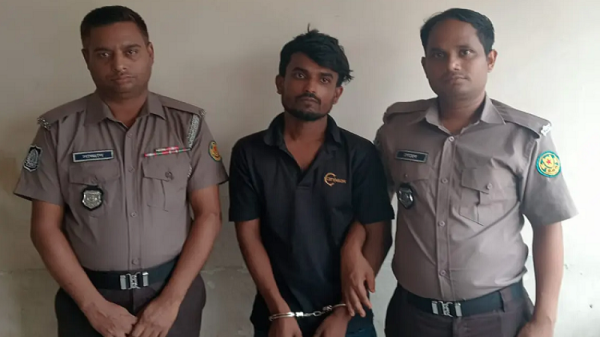 ফেসবুকে মেয়ে সেজে ফাঁদ, ‘সিরিয়াল রেপিস্ট’ রাব্বি গ্রেপ্তার