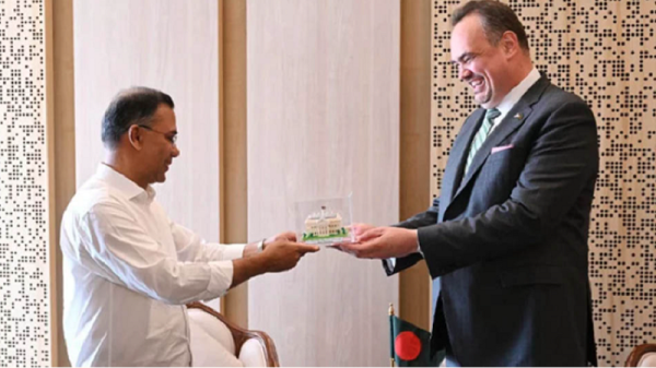 প্রধানমন্ত্রীর সঙ্গে মার্কিন রাষ্ট্রদূতের সৌজন্য সাক্ষাৎ