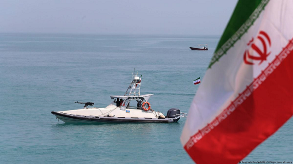 হরমুজে 'পুলিশি ভূমিকা' নিলে মার্কিন জাহাজ ডুবানোর হুঁশিয়ারি ইরানের