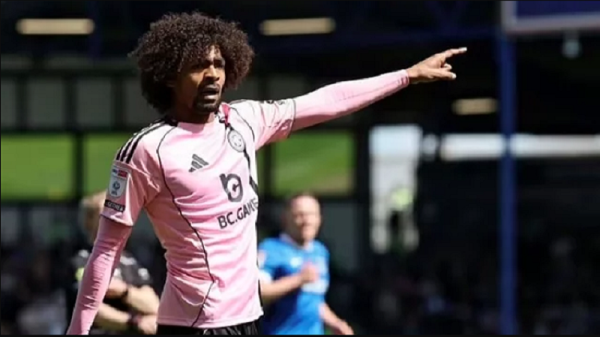 মাঠে বর্ণবাদী আক্রমণের শিকার হামজা, প্রতিবাদ করে পেলেন শাস্তি