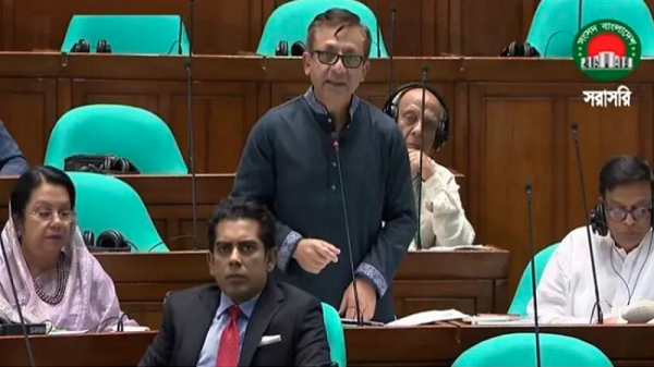 আন্তর্জাতিক বাজারের তুলনায় বাংলাদেশে জ্বালানির দাম সহনীয় পর্যায়ে রয়েছে : বাণিজ্যমন্ত্রী