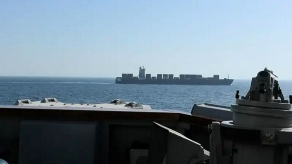 মার্কিন অবরোধ ভেঙে বন্দরে ভিড়ল ইরানি তেলবাহী জাহাজ