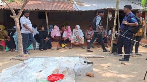 নওগাঁয় একই পরিবারের ৪ জনকে গলা কেটে হত্যা