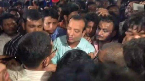 শাহবাগে ছাত্রদল-ছাত্রশিবিরের মধ্যে উত্তেজনা, রাকিব-সাদিক মুখোমুখি