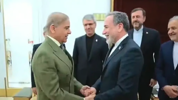 প্রধানমন্ত্রী শেহবাজ শরিফের সঙ্গে বৈঠক করেছেন ইরানের পররাষ্ট্রমন্ত্রী: ডন