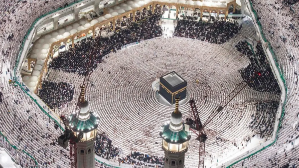 হজ পালনে কর্মীদের বেতনসহ ১৫ দিনের ছুটি দেবে সৌদি আরব