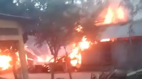 নীলফামারীতে জমি লিখে না দেওয়ায় মায়ের ঘরে আগুন দিলো ছেলে