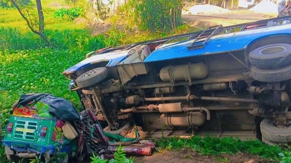 সুনামগঞ্জে বাসের ধাক্কায় বাবা-মেয়েসহ ৫ জন নিহত
