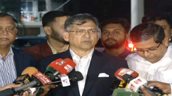 সড়ক-মহাসড়কে পশুর হাট বসানো যাবে না: স্বরাষ্ট্রমন্ত্রী