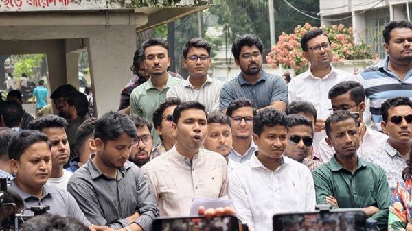 শিবির নেতাকর্মীদের বিরুদ্ধে ‘ছাত্রলীগ সেজে’ শিক্ষার্থী ‘নিপীড়নের’ অভিযোগ ঢাবি ছাত্রদলের
