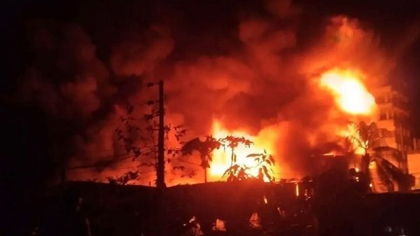 রাজধানীর কদমতলীতে ফোমের কারখানায় আগুন, নিয়ন্ত্রণে ৫ ইউনিট