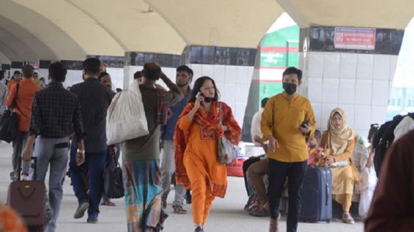 ঈদুল আজহার ছুটি শেষে ঢাকায় ফিরতে শুরু করেছেন মানুষ