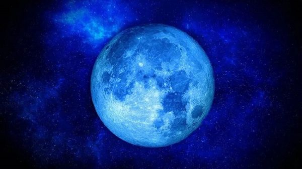 আজ রাতেই আকাশে দেখা মিলবে বিরল ব্লু মুন