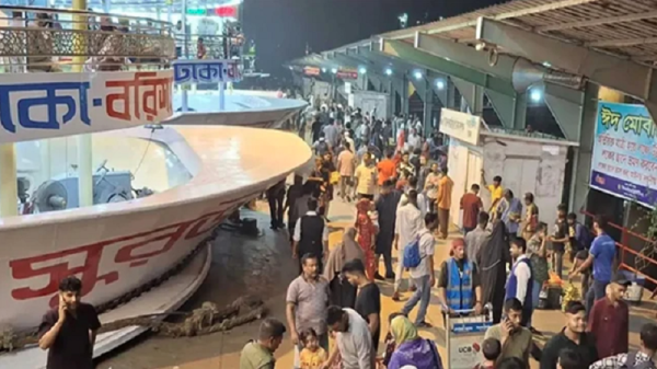 সদরঘাট থেকে লঞ্চ চলাচল বন্ধ, বিপাকে যাত্রীরা,ভোগান্তিতে যাত্রীরা